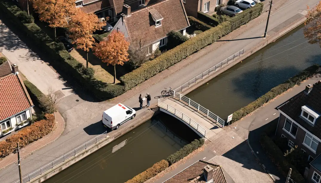 Grachtenpanden in Nederland met bestelbus en folderoverdracht